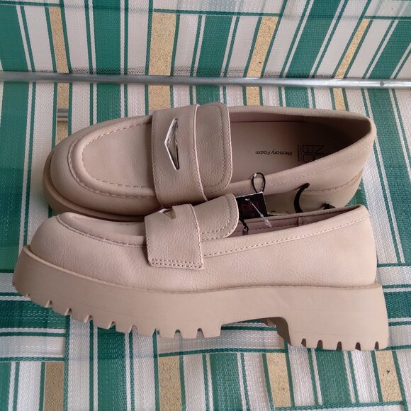 No Boundaries Women's 9 Lug Slip On Loafers - Picture 3 of 6